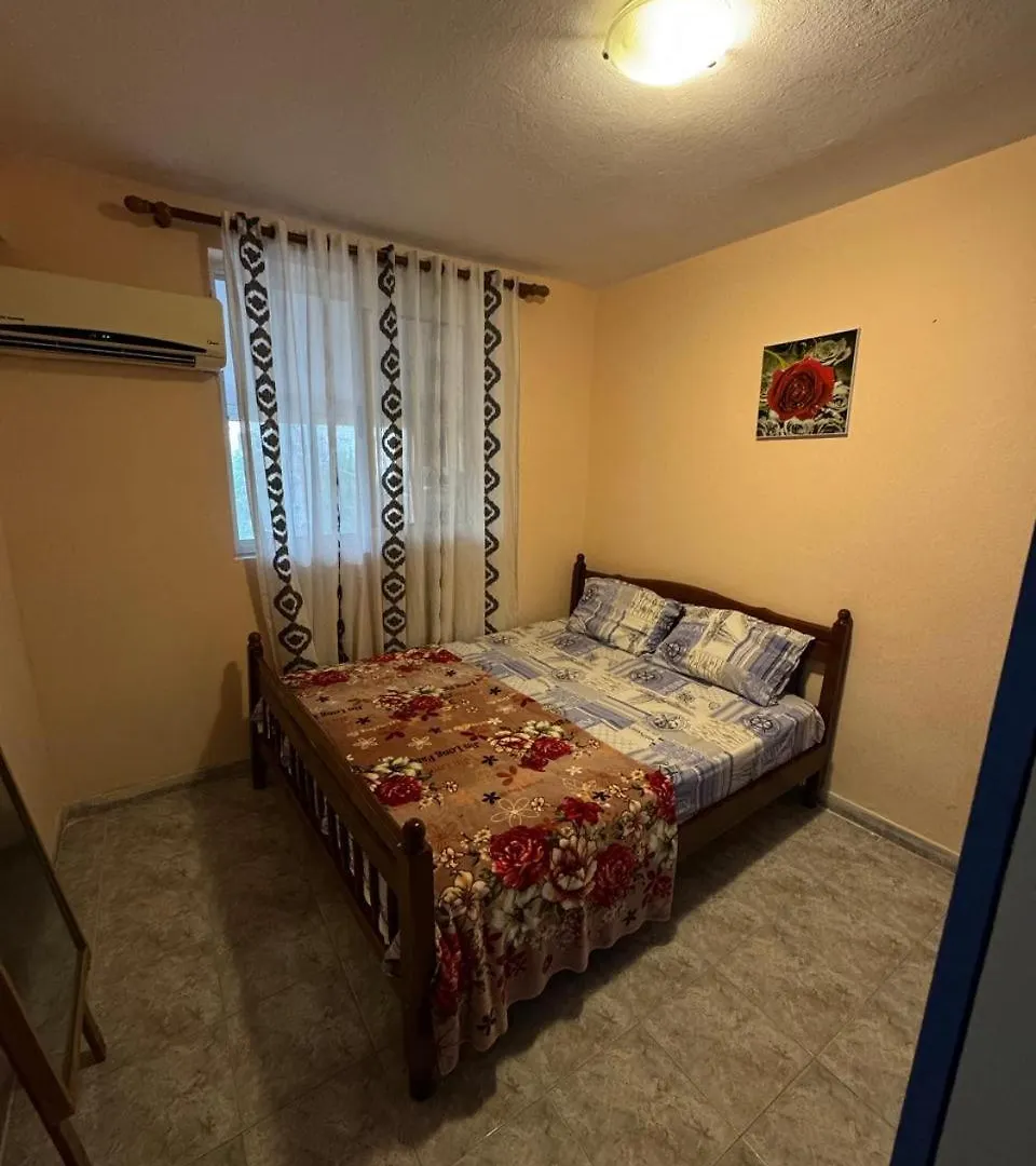 Lindis House Apartment Golem